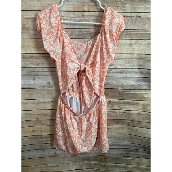 Pink Lily Coral Floral Open Back Romper Size Medium - Picture 4 of 8